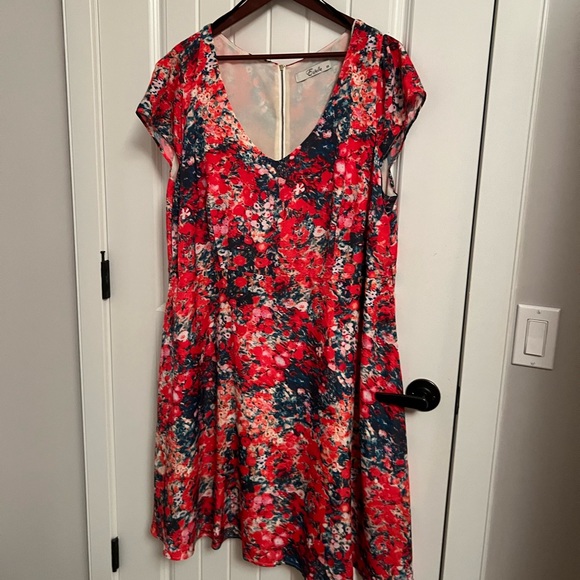 Beautiful floral dress bought it Australia - Picture 1 of 5